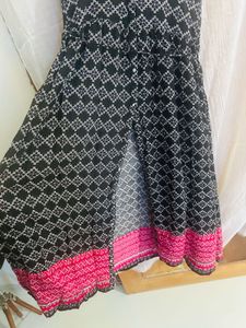 Black &amp; Pink Sleeveless Dress with Front Slit – M