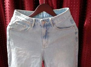 SAVANA Ripped Light Wash Jeans