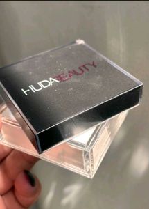 Huda Beauty Easy Bake Loose Baking &amp;Setting Powder