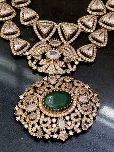 Sujana Ad Neck Set