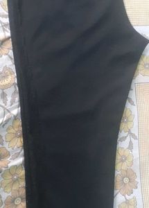 Stretchable Pant With Net Design Black Colour