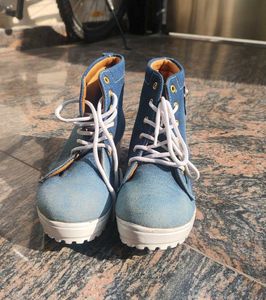 Unused Boots 🥾 For Girls