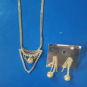 Delicate and beautiful necklace set