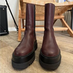 Limited edition MANGO Brown Chelsea Boots