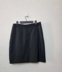 Chic Black Skirt