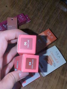 Mila Beauty Foundation, Concealer, Gloss