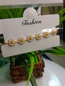 Daisy Chain Bracelet
