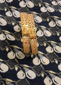 Gold Tone Floral Bangle Set