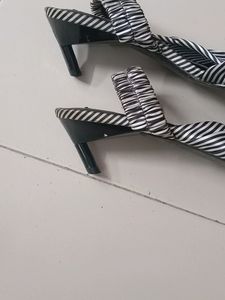 Authentic ZARA Black and white Striped Pointed