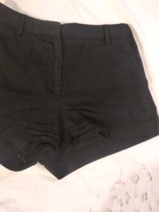 H&amp;M HIGH WAIST BEAUTIFUL BLACK SHORTS