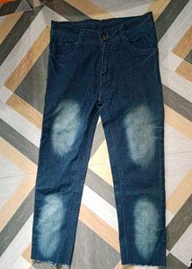 Distressed Cropped Jeans