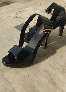 Balck Heels!!!!Must Grab