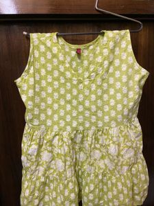 Sleeveless Green Kurta