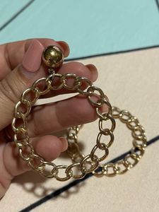 Large hoop earrings. 🌼