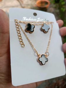 Korean Clover Necklace