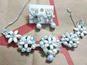 Elegant Floral Necklace &amp; Earrings Set
