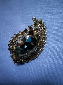 Golden Stone Saree Pin