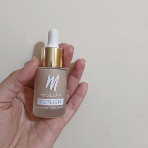 MyGlamm Spotlight Illuminating Liquid