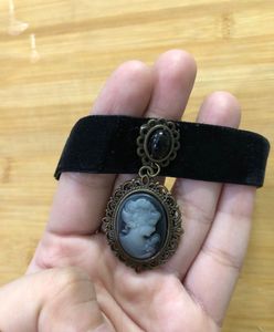 Vintage Cameo Velvet Choker 💎