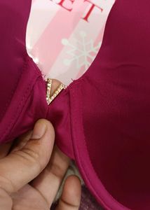 Victoria&#39;s 36DD Bra