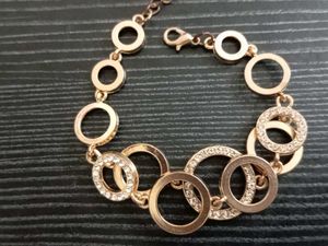 Gold circle Link Bracelet