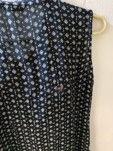 Black Sleeveless Kurti Women