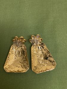 DETACHABLE HEAVY LOOK EARRINGS