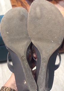 Haute Curry Women&#39;s Thong Sandals