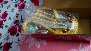 Single Golden Swan In brass With 6 Pc Spoon
