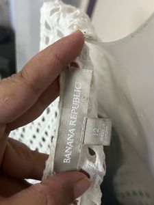BANANA Republic Branded Cut Out Designer White Pie