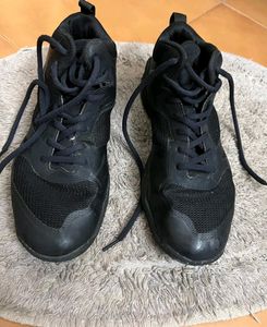BASKETBALL SHOES