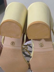 Sizes and colours are also available