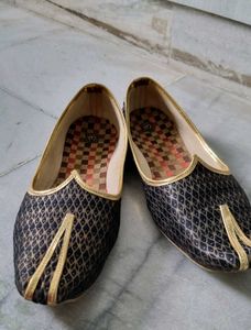 MANYAVAR (BRANDED) Ethnic Desi Mojaris For Men