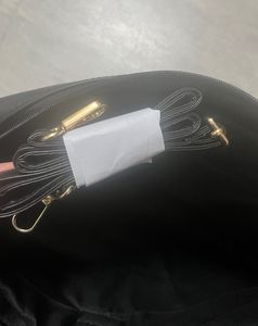 black shoulder bag / laptop