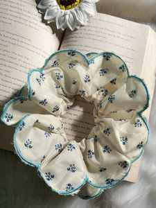 Pinteresty Scrunchie