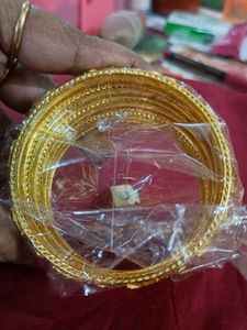 Golden Beautiful Four Bangles 2.6 Ans2.8Size