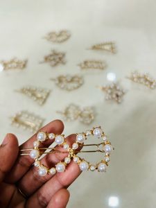 2 Pieces Pearl Clip, @ ₹40/- Per Piece
