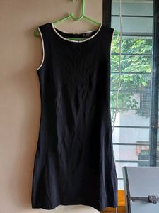 Black Sleeveless Dress
