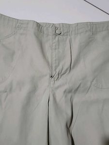 Women&#39;s Khaki Shorts