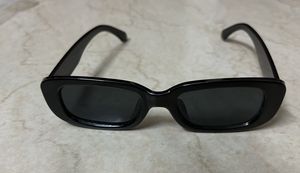 Retro Black Rectangle Sunglasses
