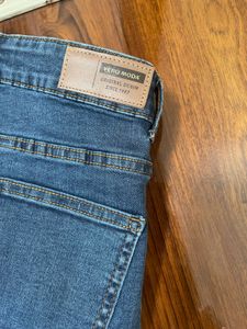 Vero Moda Embroidered Jeans