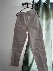 H&amp;M / Divided Creme Mom Jeans