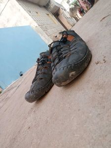 Trekking Shoes best under 200