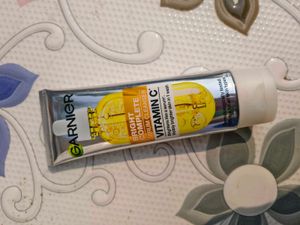 Garnier Vitamin C Serum Cleanser