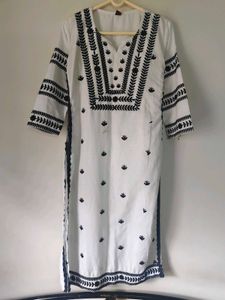 Elegant White Embroidered Kurta