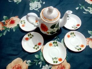 New Ceramic Tea Pot And 5 Plates
