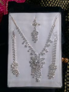 Beautiful Artificial Necklace Set With Mang Tika