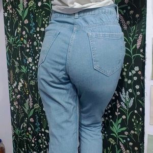 High waisted jeans