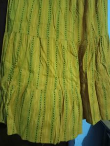 beutiful skirt golden colour 32&#34; size