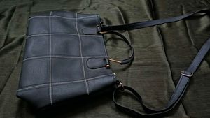 Luxurious Black Sling Bag!